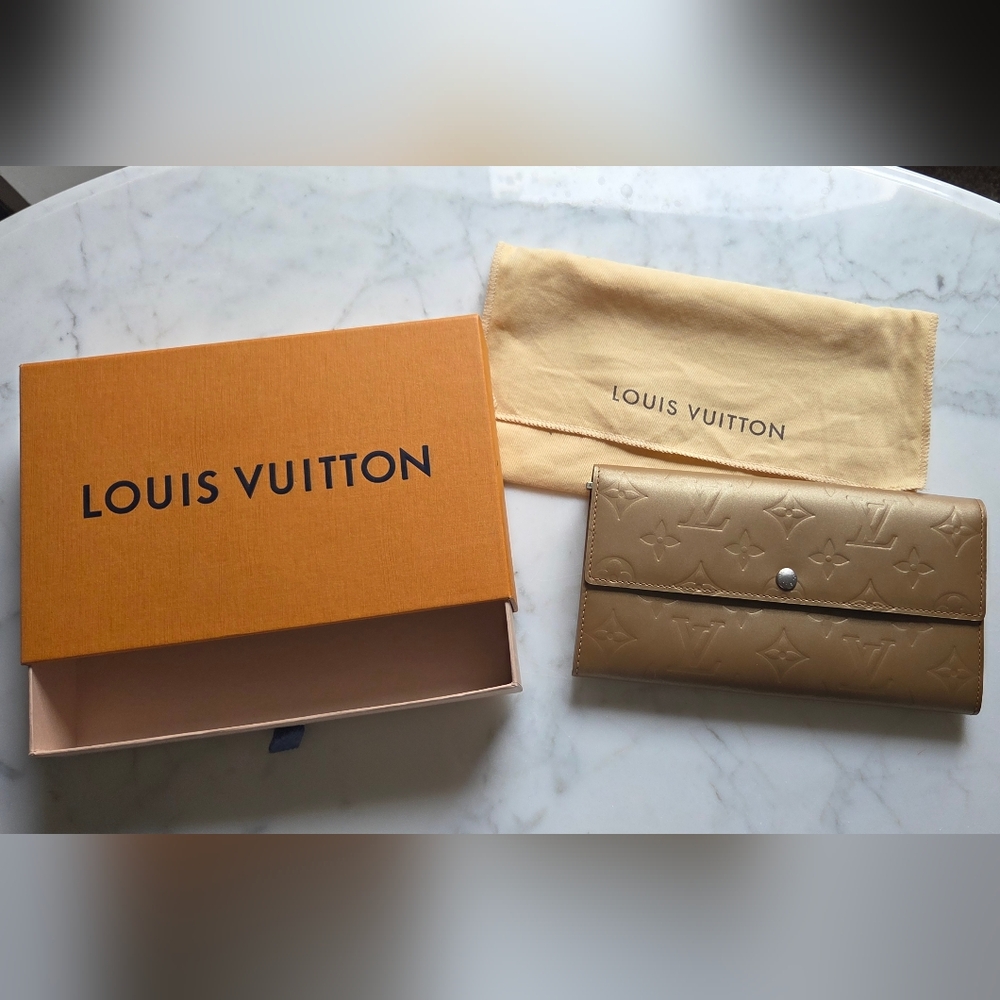 Louis Vuitton Vernis Sarah Wallet